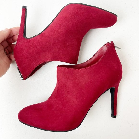 KELLY + KATIE Crimson Faux Suede Ankle Boots Size 6M - Picture 3 of 13